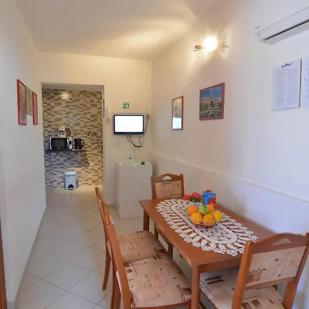 Viktor-1 By Interhome * تروغير